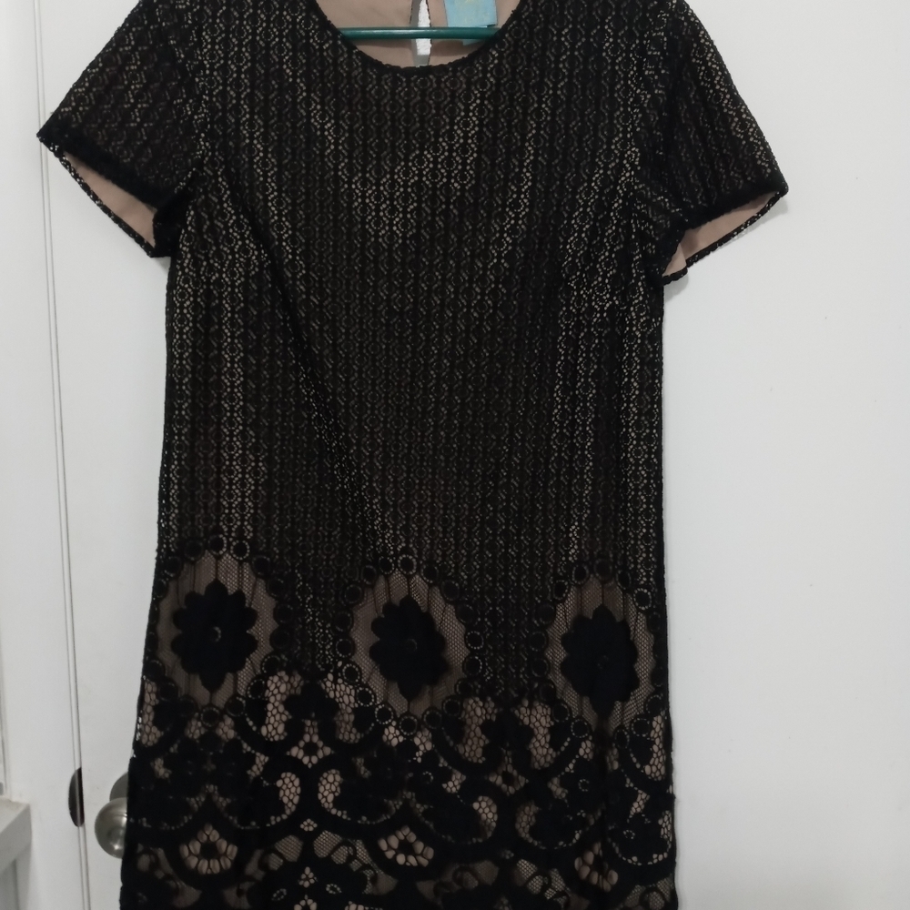 CeCe Short Sleeve Floral all Black Lace Midi Dress Lined Key hole closure